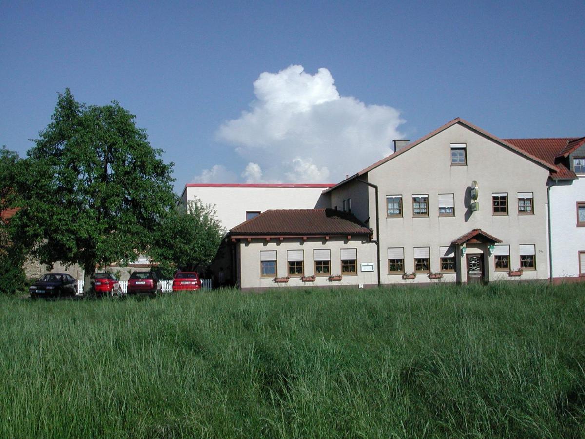 Gaestehaus Stephanie Ilbesheim Exterior foto